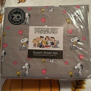 Peanuts, queen size sheet, set with Snoopy and Woodstock.